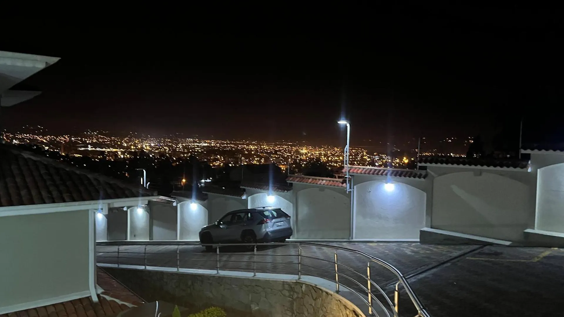 Apartahotel Grande Y Exclusivo, Cuenca Cerca Parque Calderon, Mall Del Rio Seguridad 24 Horas, 3 Parqueos Turi