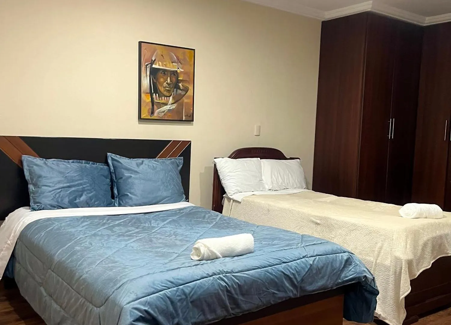 Grande Y Exclusivo, Cuenca Cerca Parque Calderon, Mall Del Rio Seguridad 24 Horas, 3 Parqueos Turi 0*,  Ecuador