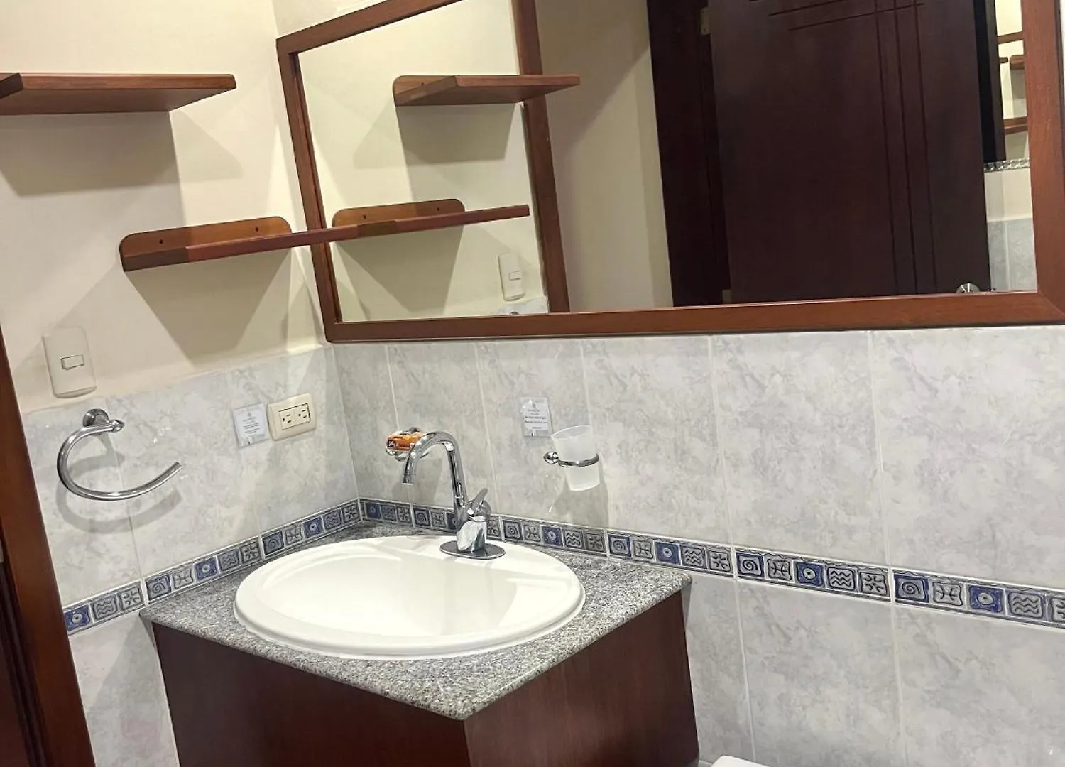 Apartahotel Grande Y Exclusivo, Cuenca Cerca Parque Calderon, Mall Del Rio Seguridad 24 Horas, 3 Parqueos Turi
