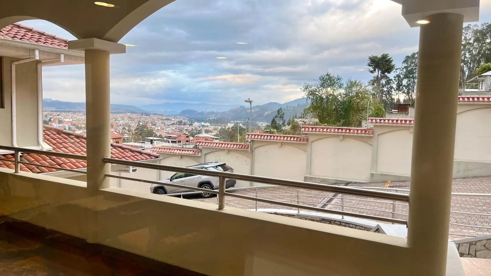 Grande Y Exclusivo, Cuenca Cerca Parque Calderon, Mall Del Rio Seguridad 24 Horas, 3 Parqueos Turi Apartahotel
